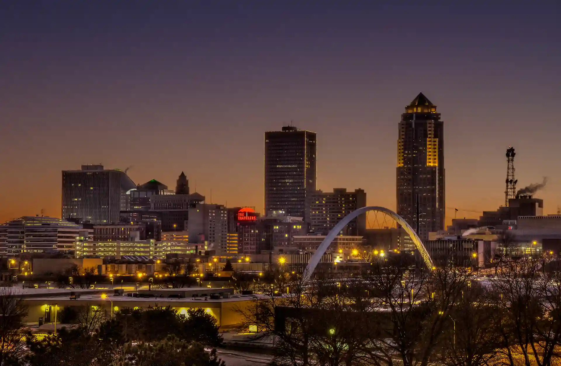 Des Moines, IA skyline at dusk. Image credit Jason Mrachina, Flickr